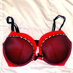 Victoria’s Secret Very Sexy Push Up Bra 38DD Red and Black Lace Plunge